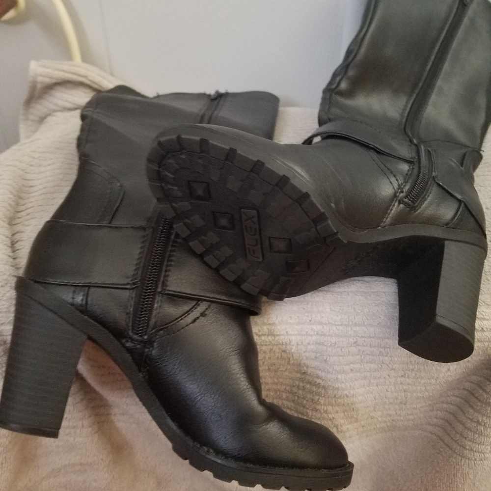 Boots - Picture 3 of 3